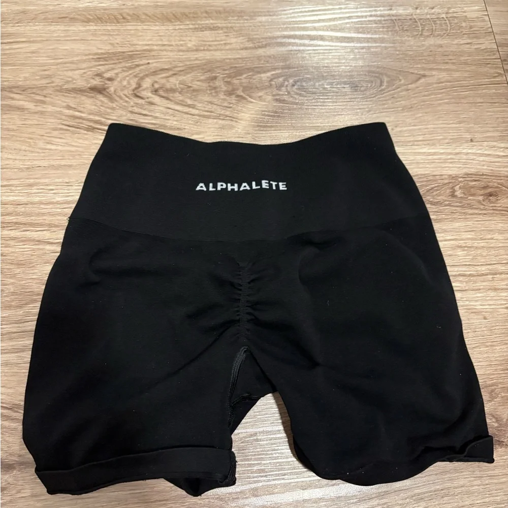 Alphalete Women's Classic Black Bike Shorts - Picture 2 of 2